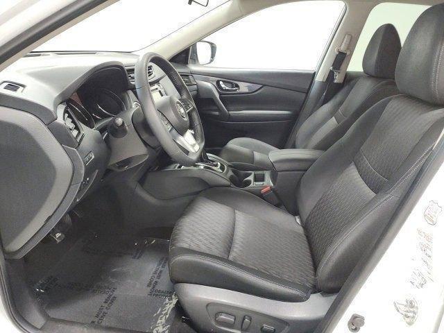 Photo of 2019 Glacier White Nissan Rogue