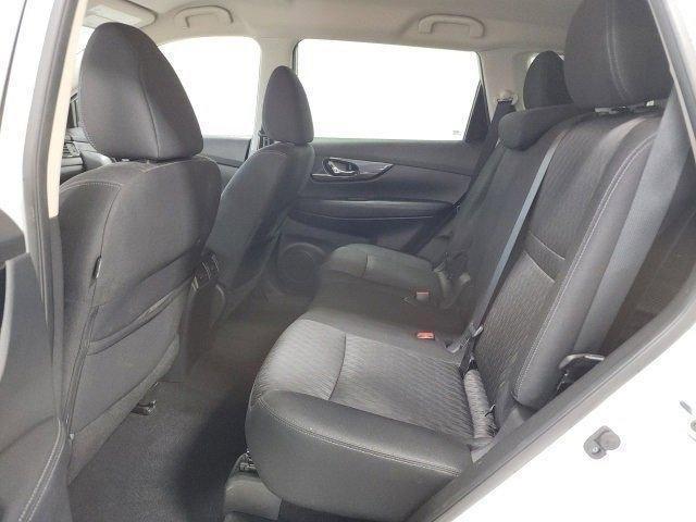 Photo of 2019 Glacier White Nissan Rogue