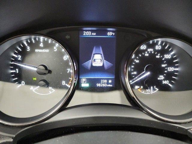 Photo of 2019 Glacier White Nissan Rogue