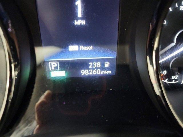 Photo of 2019 Glacier White Nissan Rogue