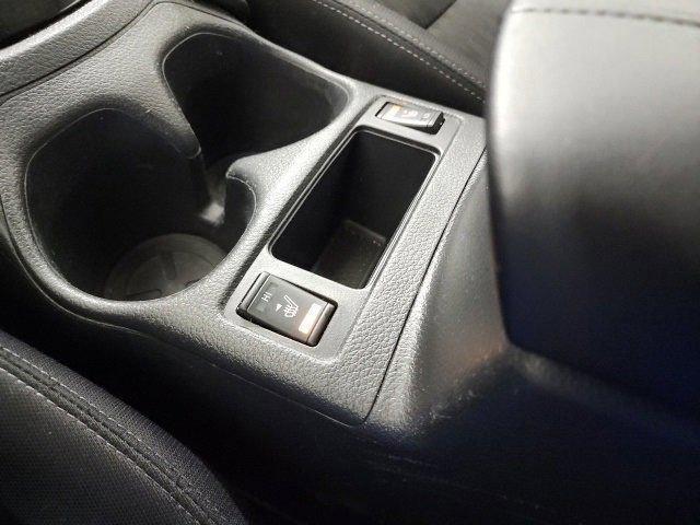 Photo of 2019 Glacier White Nissan Rogue