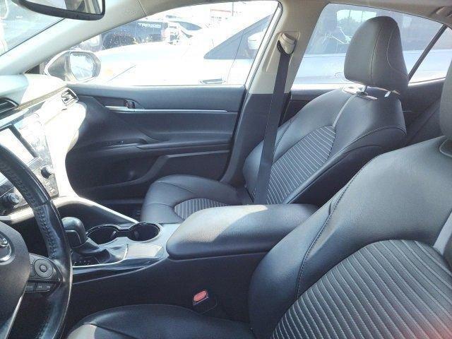Photo of 2019 Super White Toyota Camry