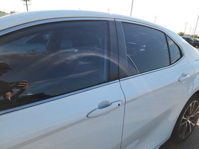 Photo of 2019 Super White Toyota Camry