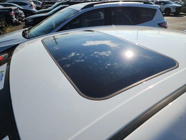 Photo of 2019 Super White Toyota Camry
