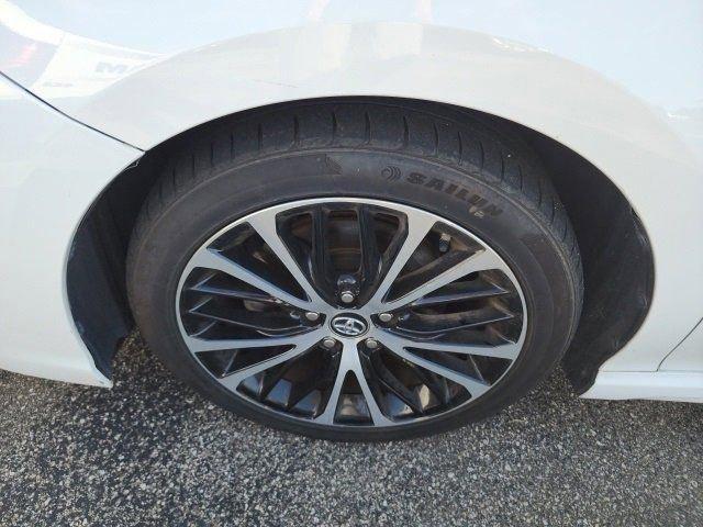 Photo of 2019 Super White Toyota Camry