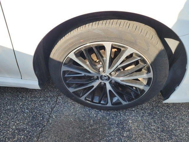 Photo of 2019 Super White Toyota Camry