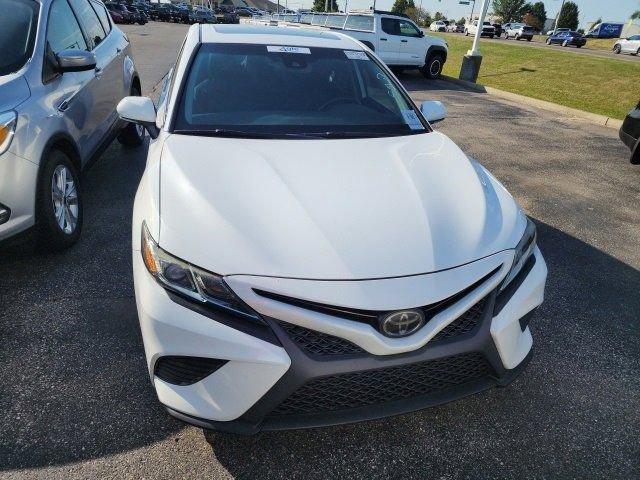 Photo of 2019 Super White Toyota Camry