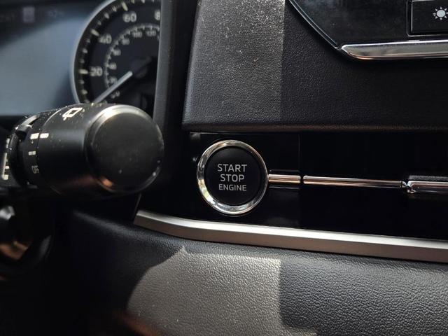 Photo of 2022 Blue Mitsubishi Outlander