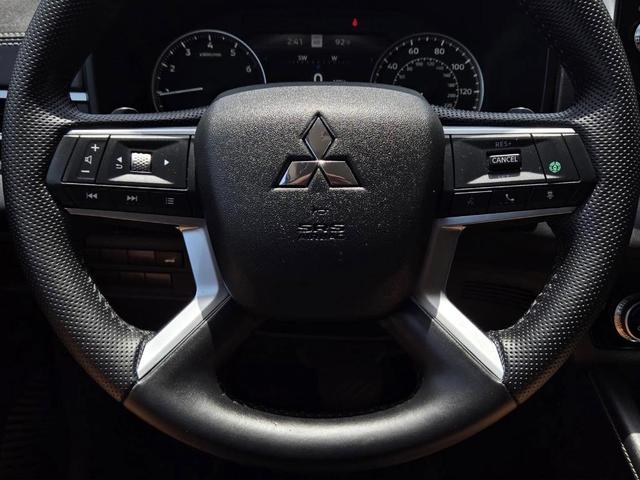 Photo of 2022 Blue Mitsubishi Outlander