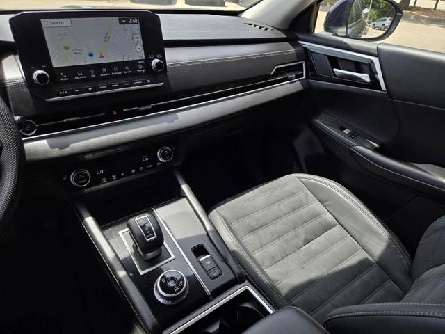 Photo of 2022 Blue Mitsubishi Outlander