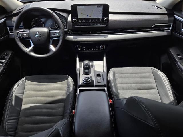 Photo of 2022 Blue Mitsubishi Outlander