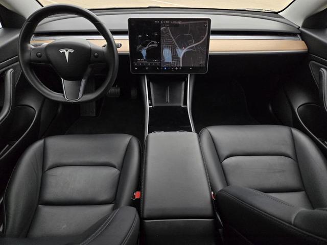 Photo of 2019 Gray Tesla Model 3