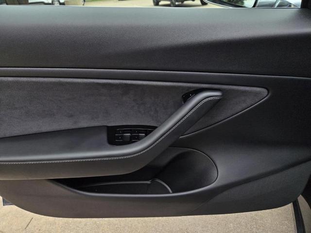 Photo of 2019 Gray Tesla Model 3