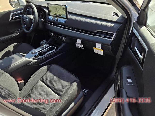 Photo of 2025 White Diamond Mitsubishi Outlander