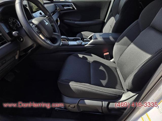 Photo of 2025 White Diamond Mitsubishi Outlander