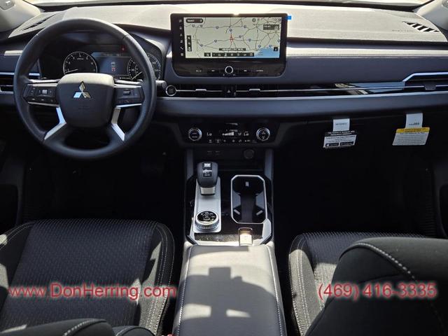 Photo of 2025 White Diamond Mitsubishi Outlander