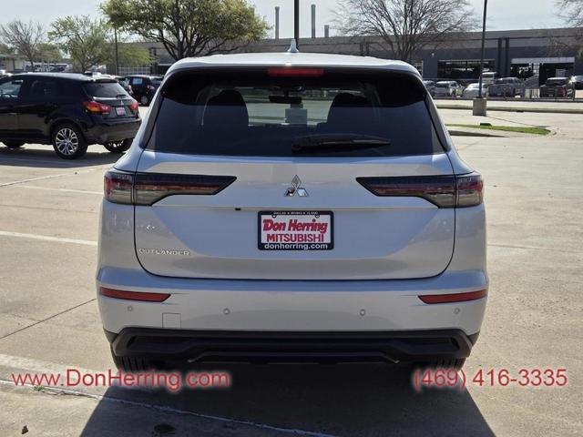 Photo of 2025 White Diamond Mitsubishi Outlander