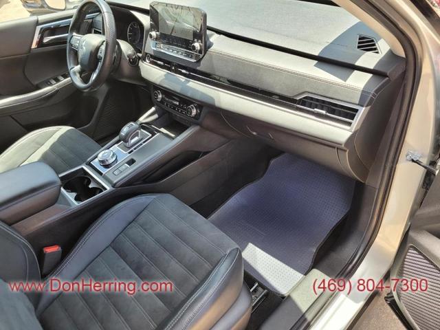 Photo of 2022 Silver Mitsubishi Outlander