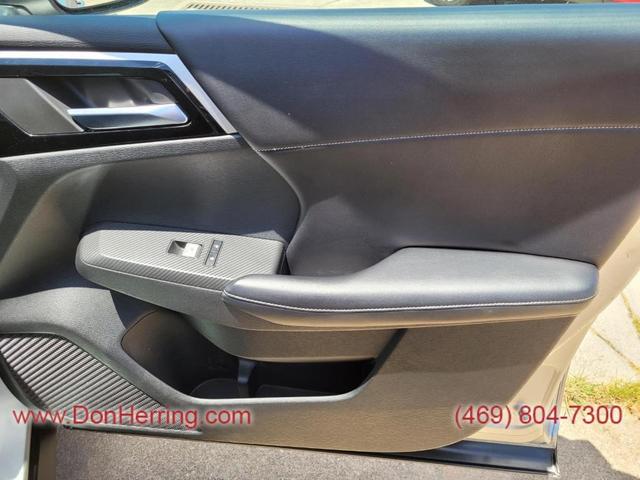 Photo of 2022 Silver Mitsubishi Outlander