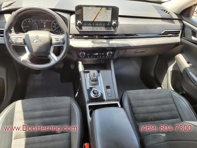 Photo of 2022 Silver Mitsubishi Outlander