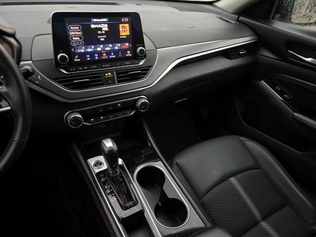 Photo of 2023 Glacier White Nissan Altima