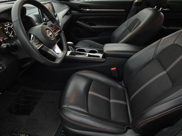 Photo of 2023 Glacier White Nissan Altima