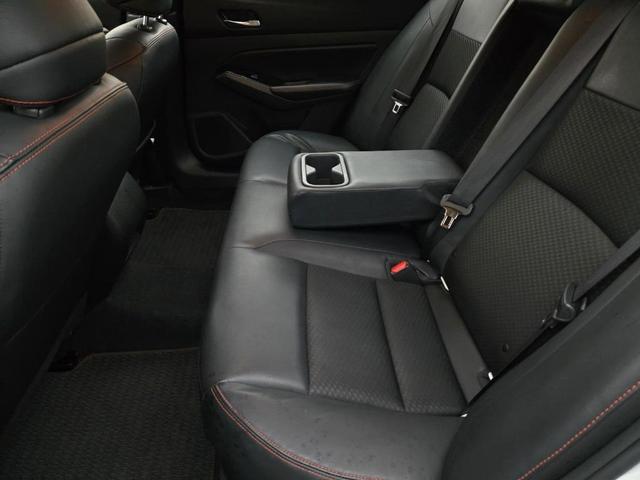 Photo of 2023 Glacier White Nissan Altima