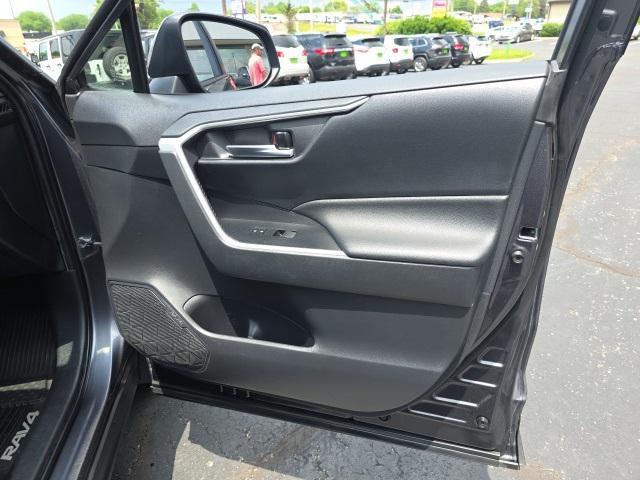 Photo of 2019 Gray Toyota RAV4