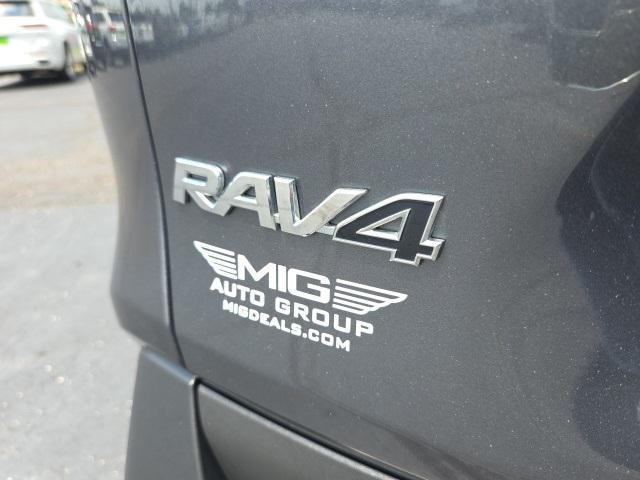 Photo of 2019 Gray Toyota RAV4