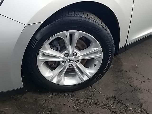 Photo of 2018 Ingot Silver Ford Taurus