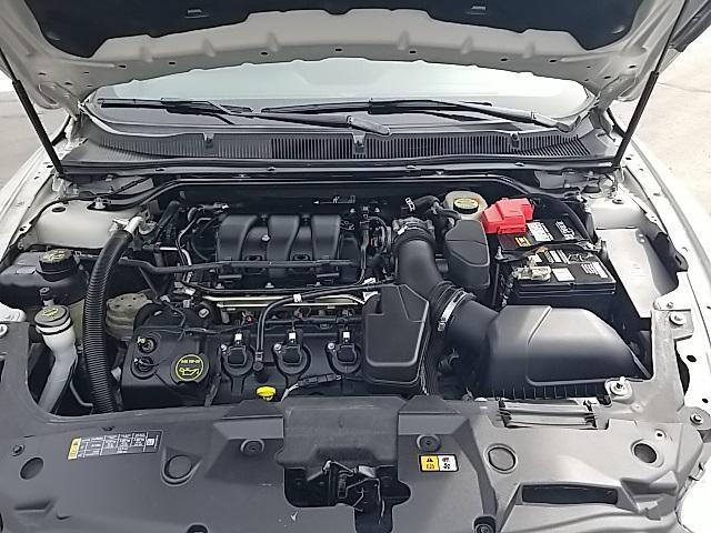 Photo of 2018 Ingot Silver Ford Taurus