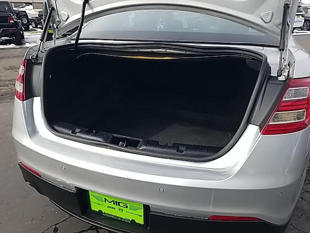 Photo of 2018 Ingot Silver Ford Taurus