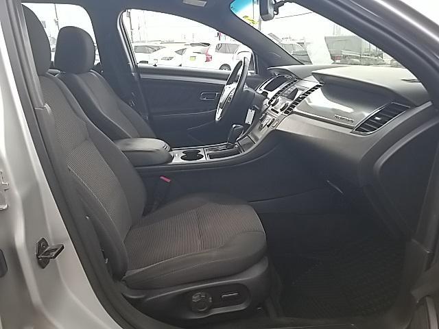 Photo of 2018 Ingot Silver Ford Taurus
