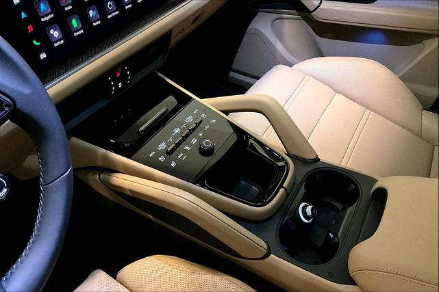 Photo of 2025 Blue Porsche Cayenne