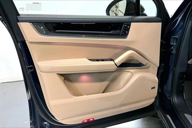 Photo of 2025 Blue Porsche Cayenne