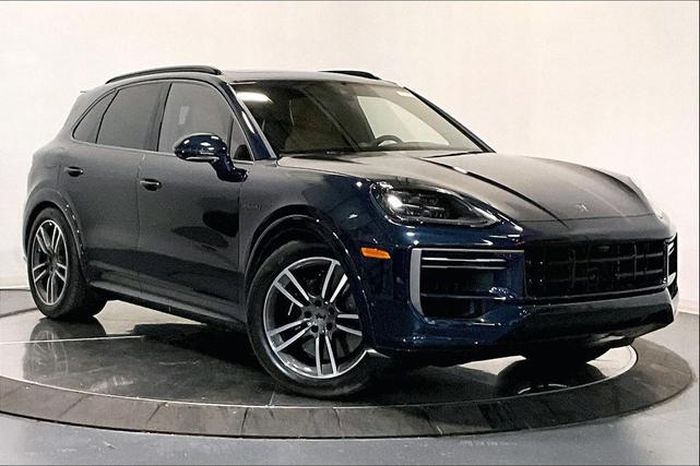 Photo of 2025 Blue Porsche Cayenne