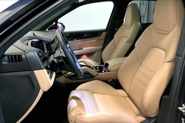 Photo of 2025 Blue Porsche Cayenne