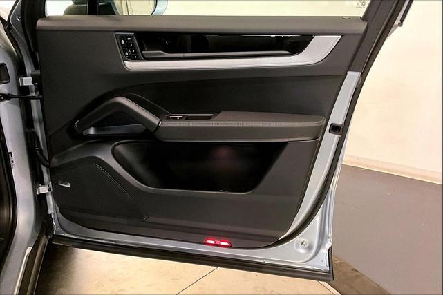 Photo of 2025 Dolomite Porsche Cayenne