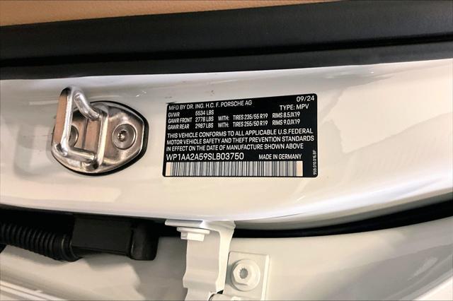 Photo of 2025 White Porsche Macan