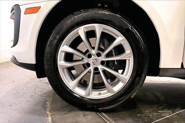 Photo of 2025 White Porsche Macan