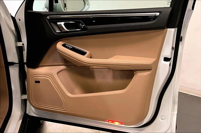 Photo of 2025 White Porsche Macan