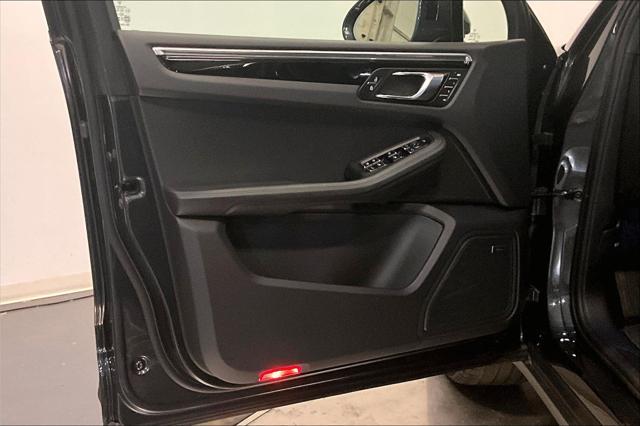 Photo of 2025 Dolomite Silver Metallic Porsche Macan