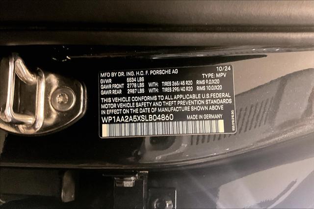 Photo of 2025 Dolomite Silver Metallic Porsche Macan