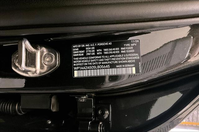 Photo of 2025 Grey Porsche Macan