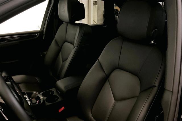 Photo of 2025 Grey Porsche Macan
