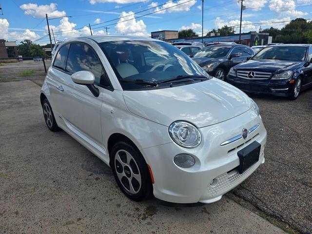 Photo of 2015 Bianco Perla (Pearl White Tri-Coat) FIAT 500e