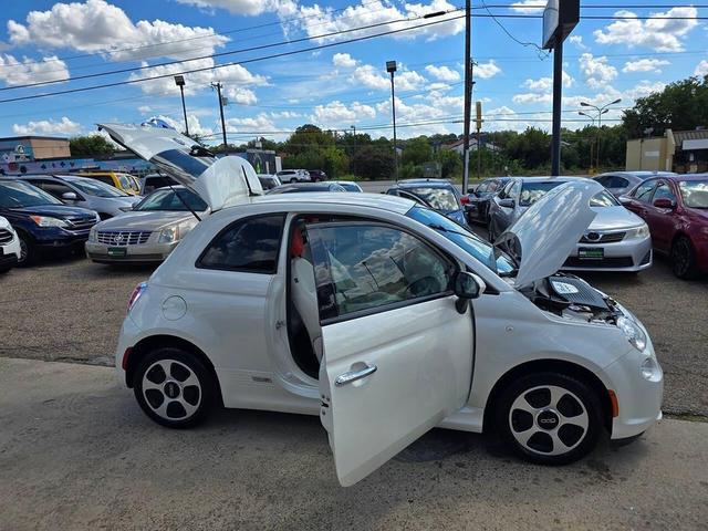 Photo of 2015 Bianco Perla (Pearl White Tri-Coat) FIAT 500e
