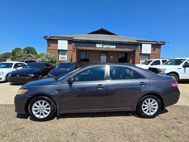 Photo of 2011 Magnetic Gray Metallic Toyota Camry
