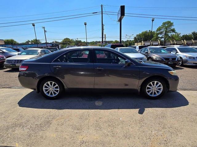 Photo of 2011 Magnetic Gray Metallic Toyota Camry