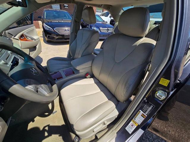 Photo of 2011 Magnetic Gray Metallic Toyota Camry